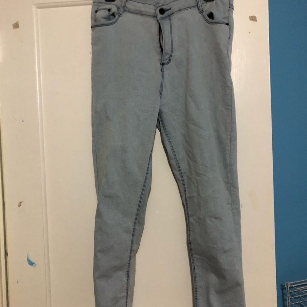 Light wash skinny jeans
